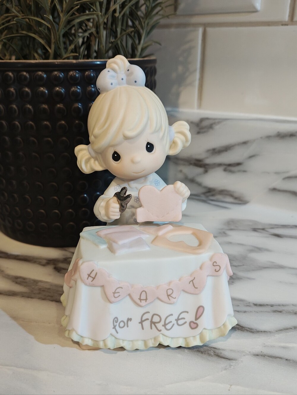 Precious Moments Giving My Heart Freely Figurine 650013 Retired